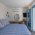 Sea Breeze Triantaros Tinos Villa *